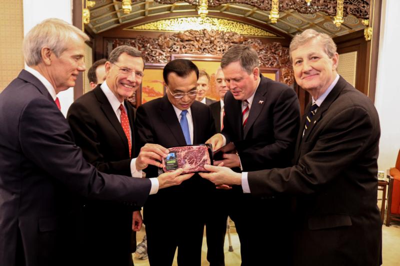 Senators Portman, Barrasso and Daines present Chinese Premier Li with American beef in China.